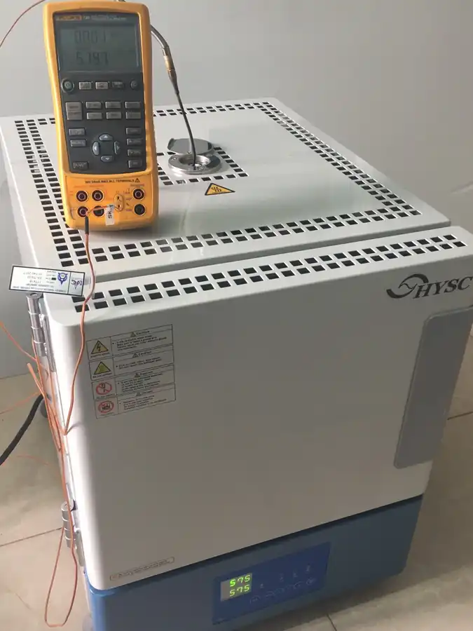 Readout and temperature probe at a furnace